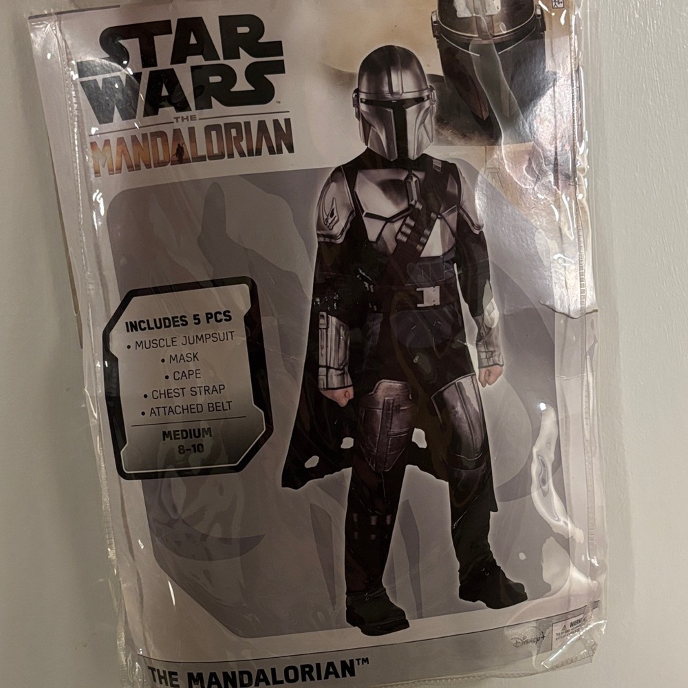 Star Wars Mandalorian 5 piece Kids Costume - size medium 8-10